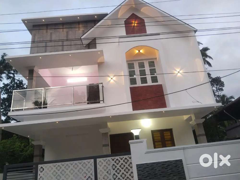 New 4bhk house for sale at tripunithura eroor