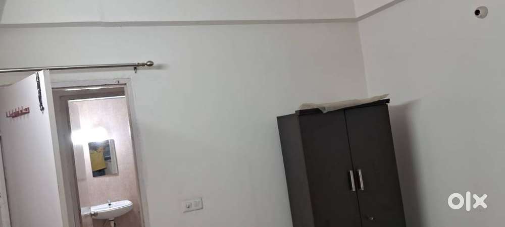 NEW CONSTRUCTED HIGHRISE 24*7 SOCIETY APPT AVAILABLE