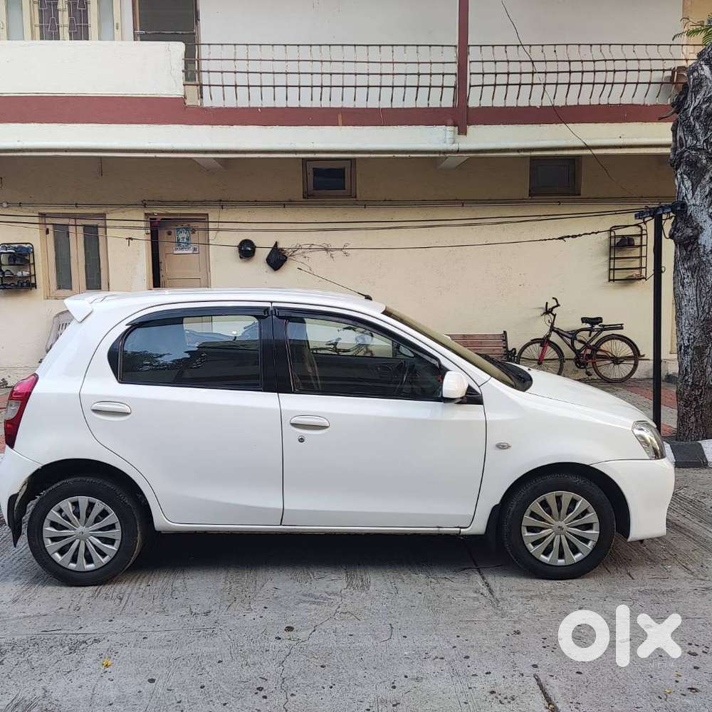 Army person single handed car..