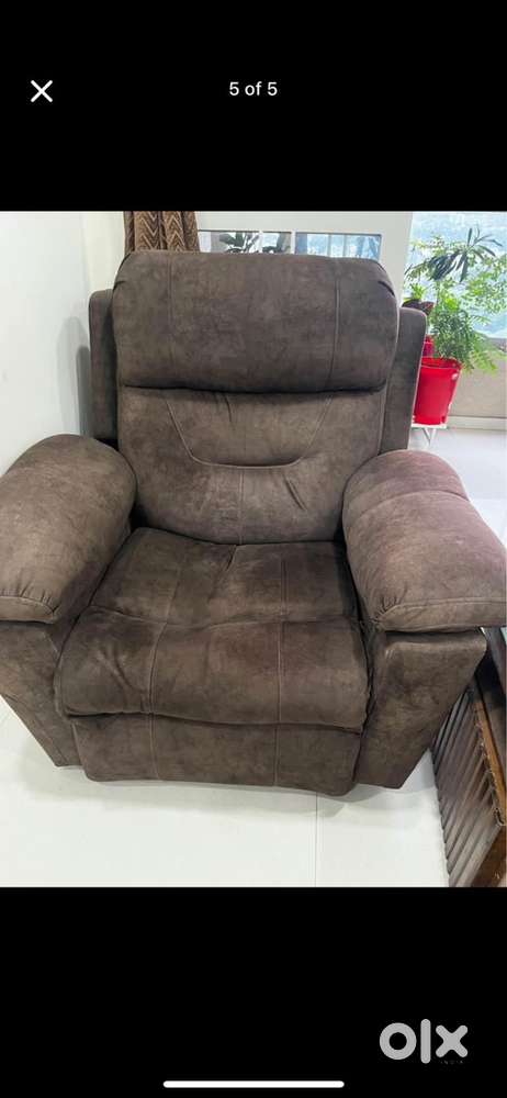 Recliner Sofa with 1 seperate recliner chair