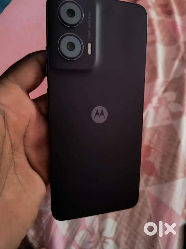 Moto g35 5G mobile 4 + 128 4 months old bill box charger okay
