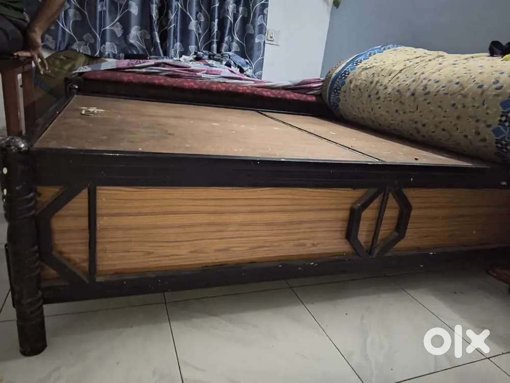 Diwan with ample storage space