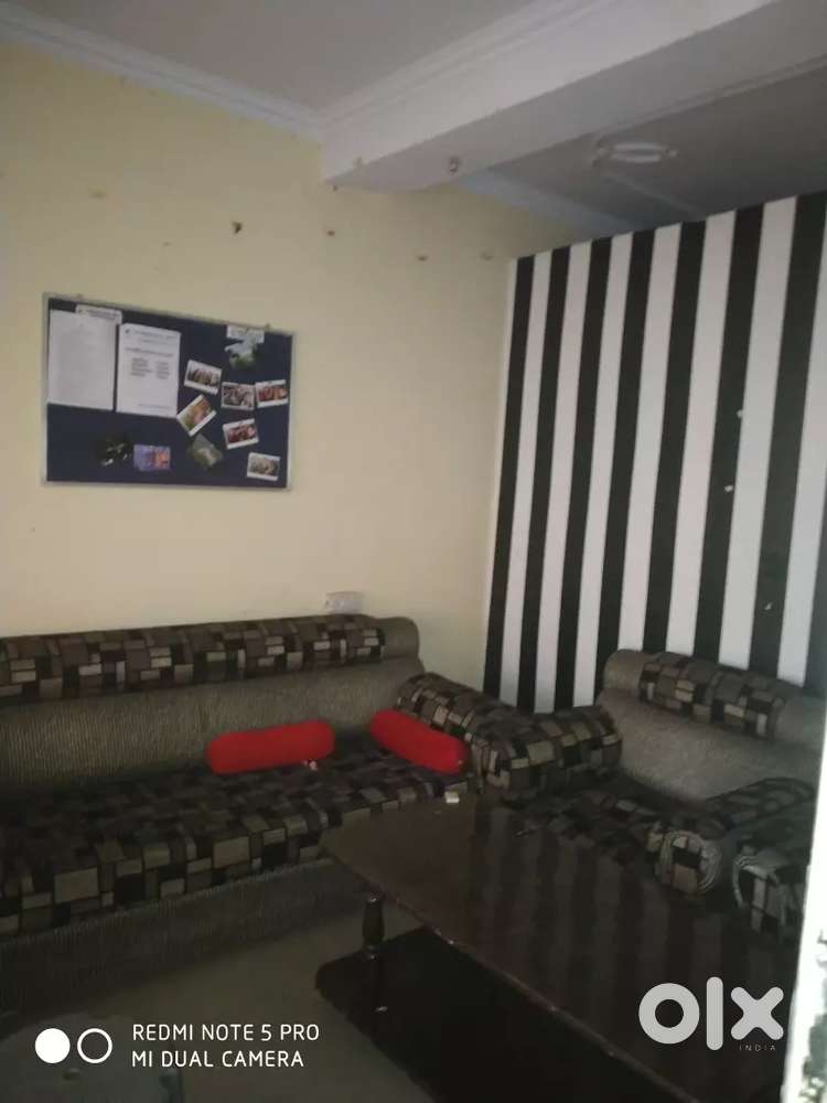 180 gaj first floor semi furnish office rent nawada metro in 35000 rs