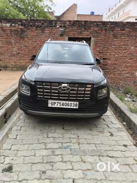 Hyundai Venue 2023 Petrol 8000 Km Driven