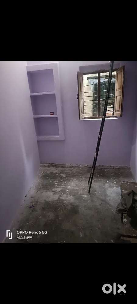 Single person ka liya hai bathroom alag sa hai bike parking nahi hai