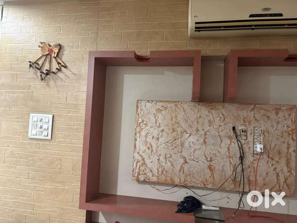 Need female flatmate for 3BHK flat with AC, geyser, RO, facilities