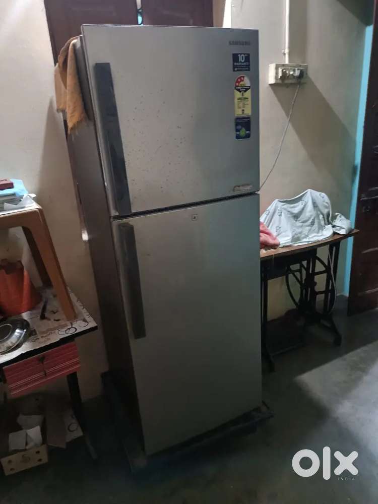 Wellmaintained SAMSUNG double door fridge
