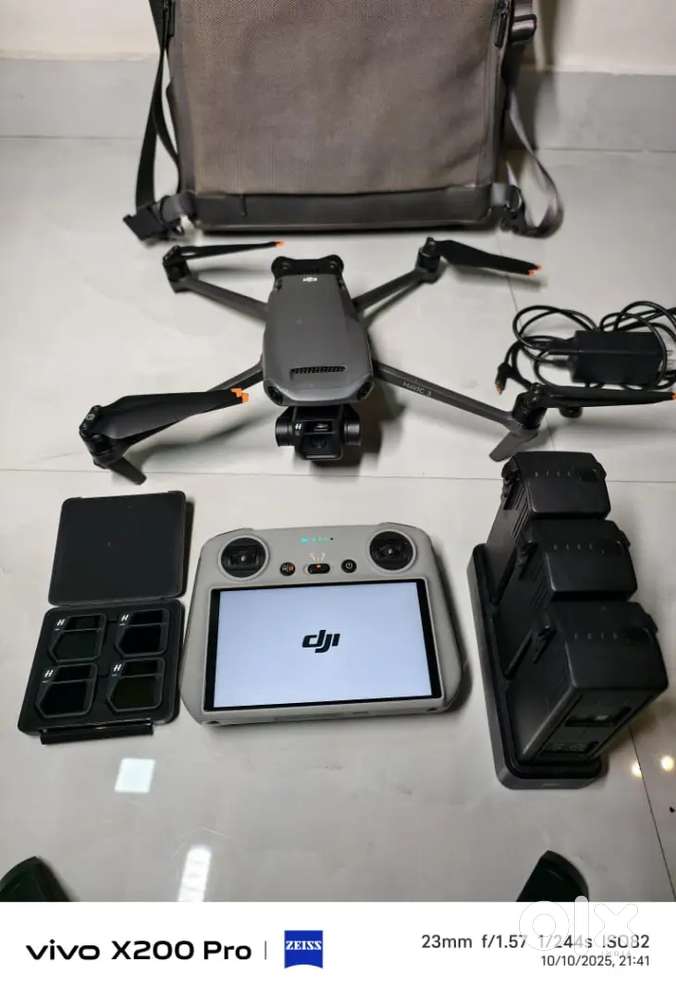 DJI Mavic 3 two cameras.