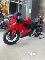 YAMAHA R15 V4
