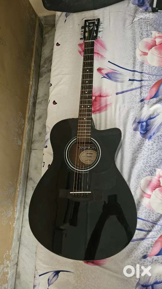 Yamaha FS80C Acoustic Black Guitar with Free Capo