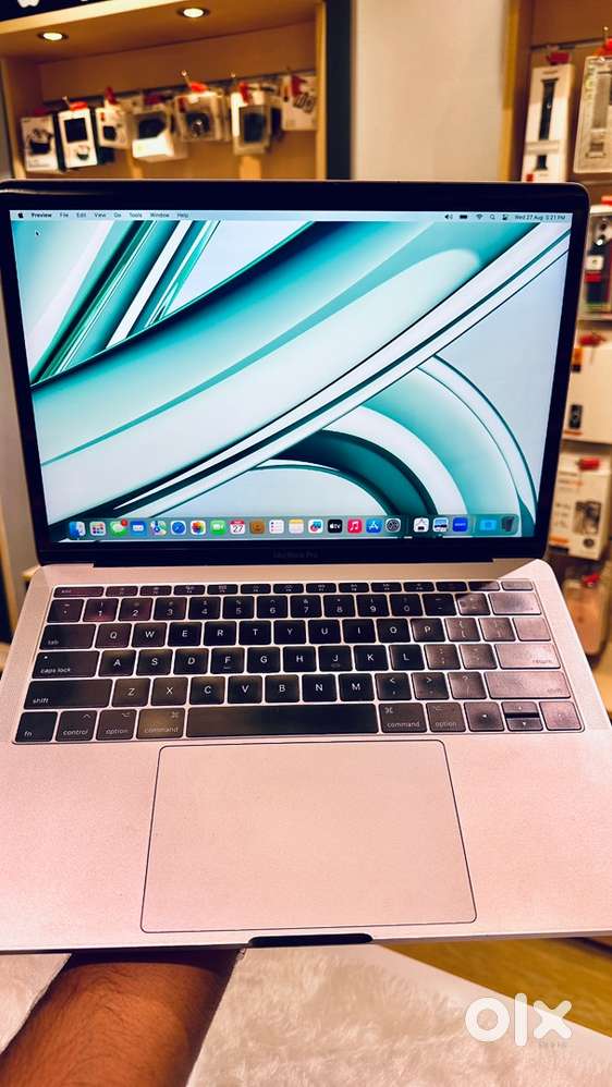 Macbook pro 13inch 2017model (8/256Gb) silver clr,i5 core only macbook