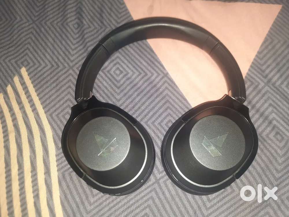 Boat nirvana 751anc with active noise cancelation feature