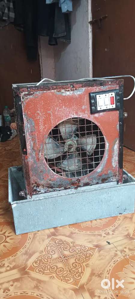 Mini desert cooler ( only 1 year old)