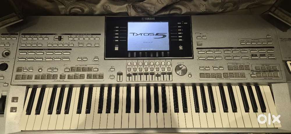 Yamaha TYROS 5 Keyboard