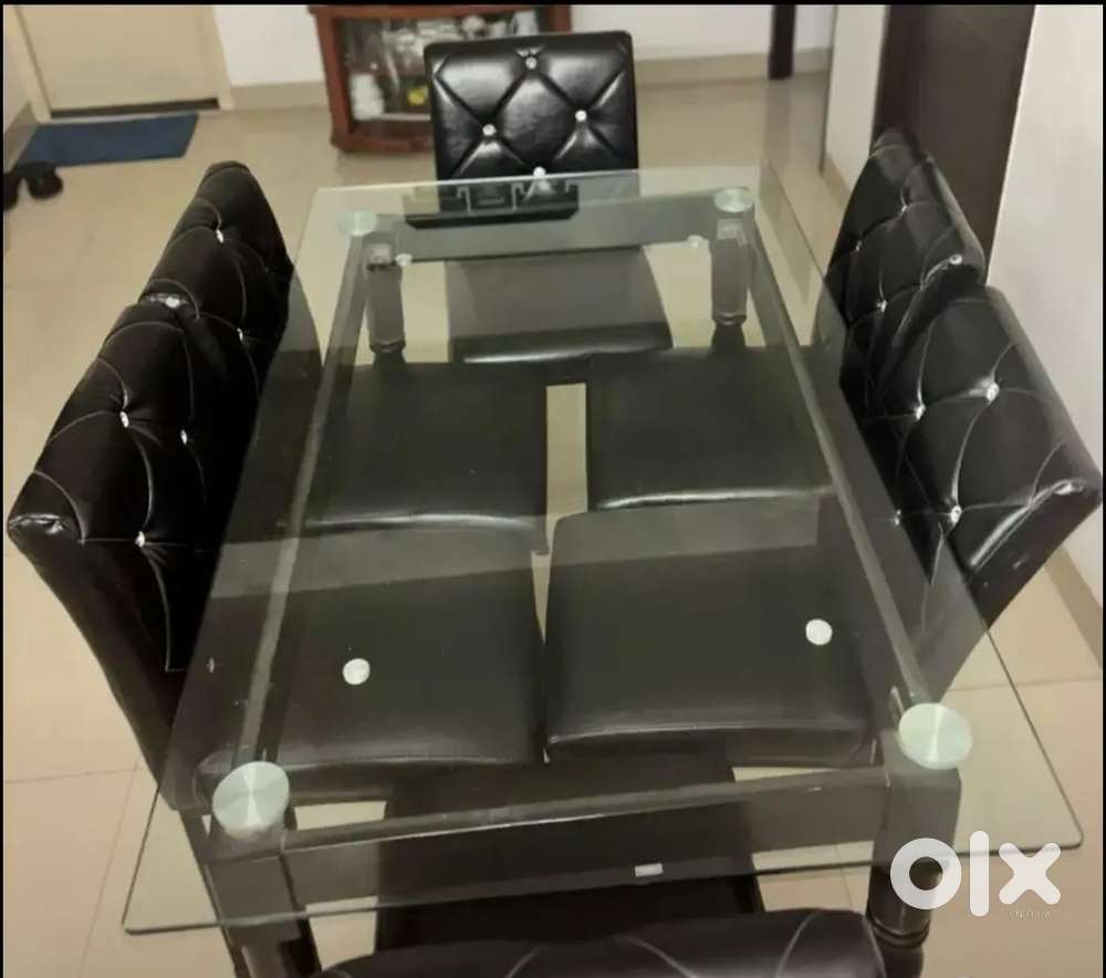 Stylish 6-seater dining table