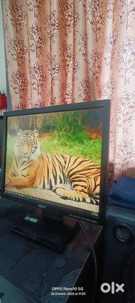 Acer 17 inches monitor in excellent condition