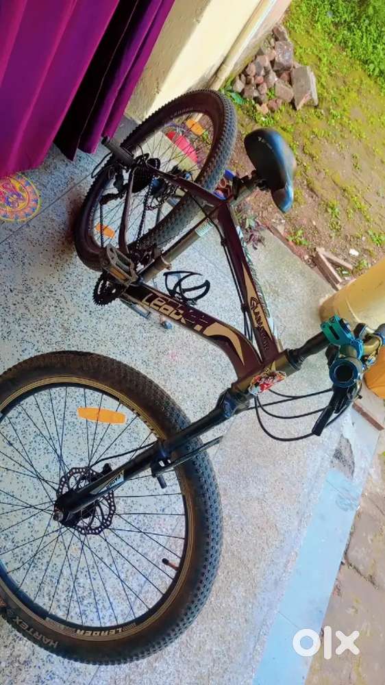 “Almost New Leader Gear Cycle – White & Black, Excellent Condition