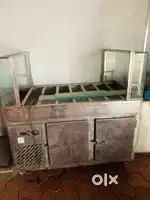 Chat house ke 2 counters hai usme cooling and hitting system be hai