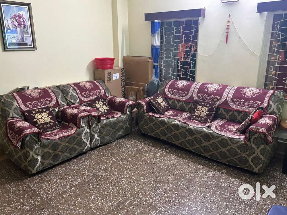 5 seater sofa with coushens and sofa cover