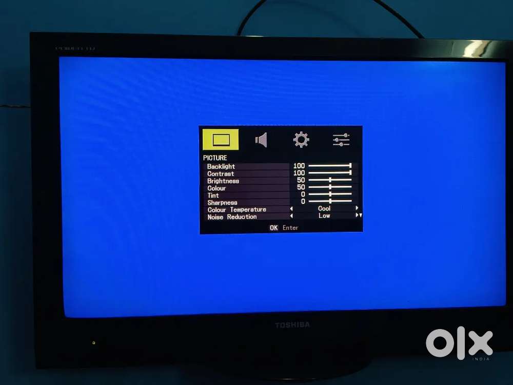 TOSHIBA 32' TV