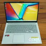 Asus Vivobook Ryzen 3 laptop, 1 Year Warranty, 8 gb ram, 512 SSD, 15.6