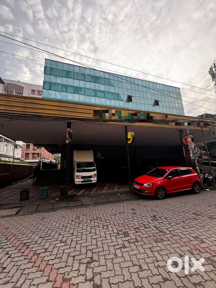 Commercial building for rent opposite lisie hospital