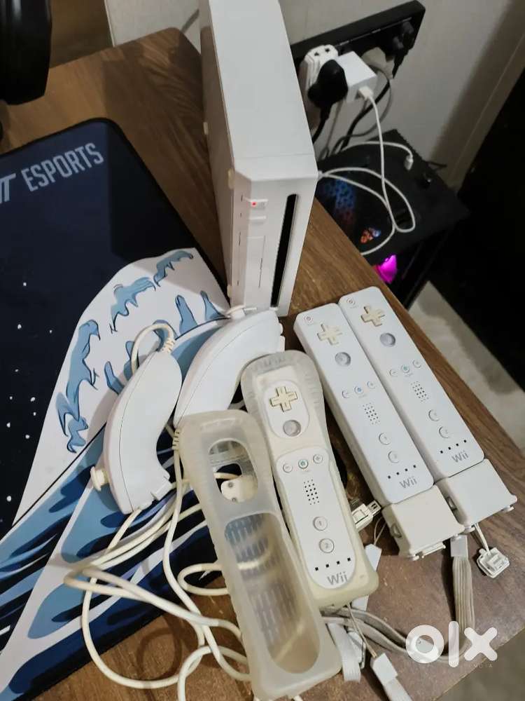 Nintendo Wii (Modded) with 2 Wii Remotes