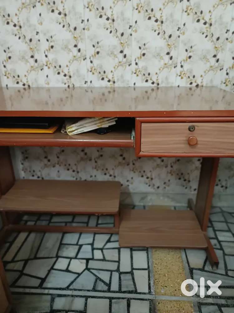 Wooden computer table