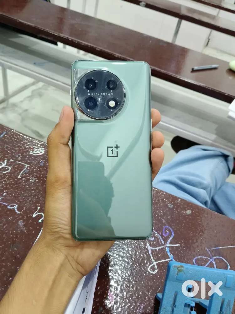 8/128gb (grey colour) one plus 115g