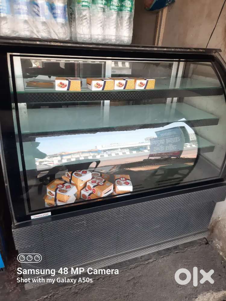 Sweet display counter