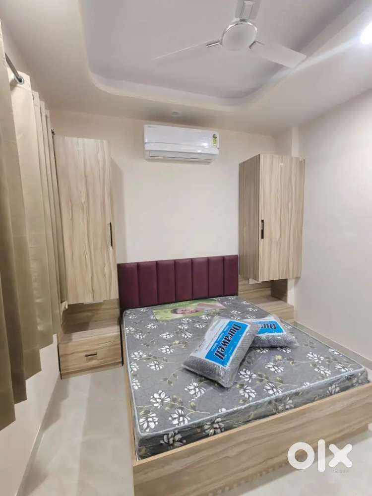 NEAR SKIT CLG, STUDIO AVAILABLE FOR FAMILY ND WORKING BACHELOR