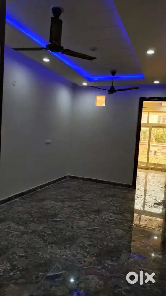 80% loan ke sath 2BHK flat nearby Gaur City
