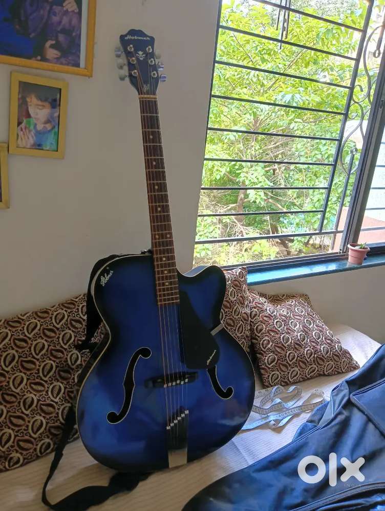6 month old best condition guitar with cover