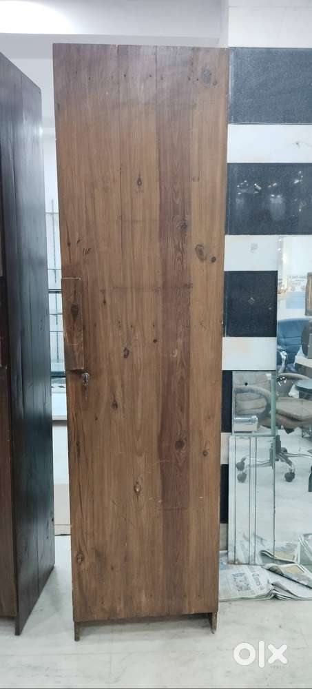 SINGLE DOOR ALMIRAH