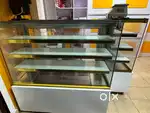 SWEET DISPLAY COUNTER