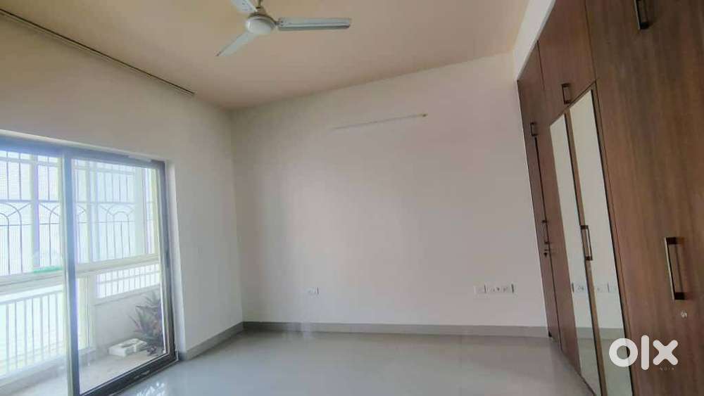 Premium 3BHK Semi-Furnished Apartment for Lease – Century Linea