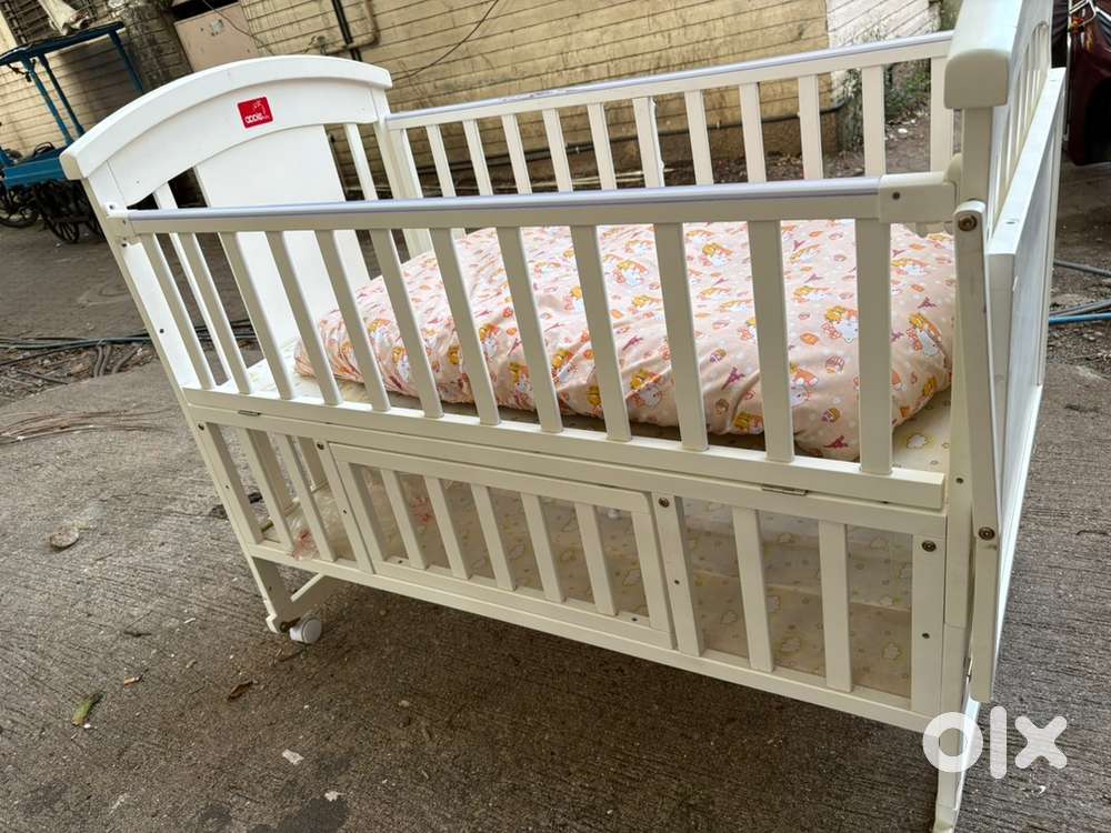 Apple Baby Bed (cot)