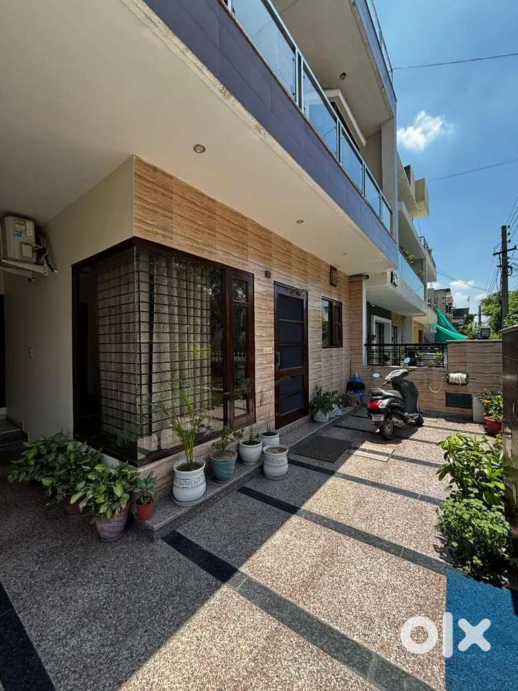 For sale 10 marla facing park kothi sector 79 mohali