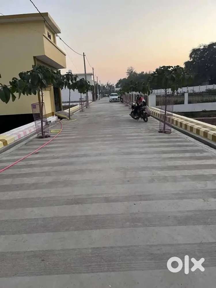 Lucknow mein Kanpur road per daroga Kheda banthra market ke pass plot