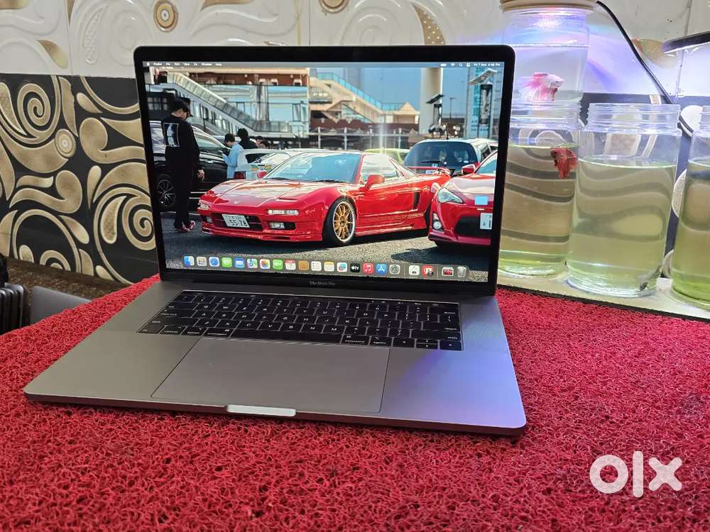 Apple Macbook Pro i7/16/256gb SSD 5.5gb Graphics 15inch Retina Display