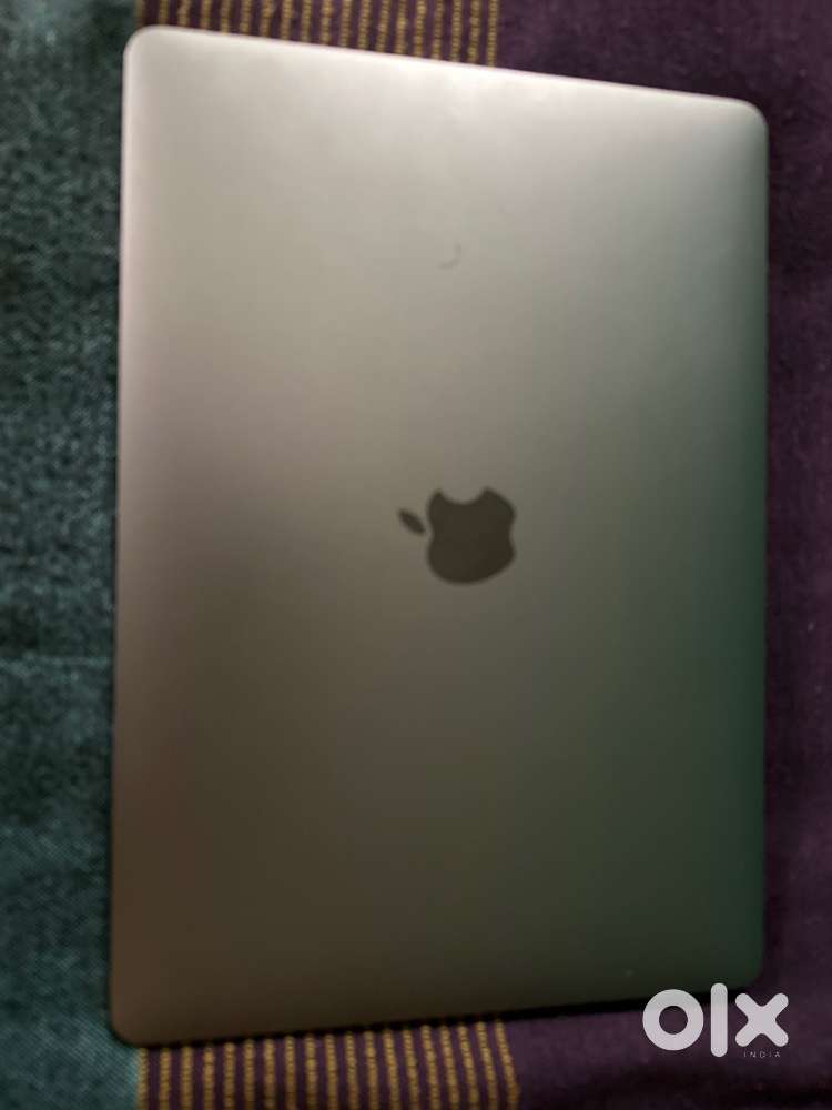 MACBOOK AIR