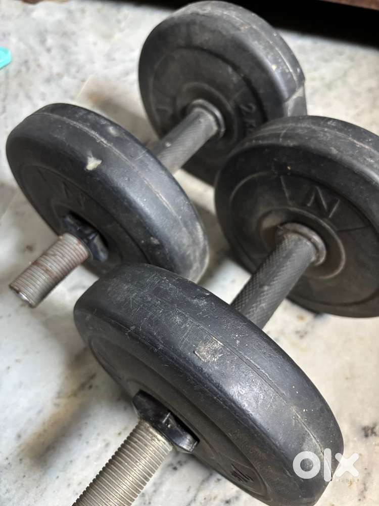 2kg rubber plates, single rod , glubes, 2dumbells, 1bicepcurl strecher