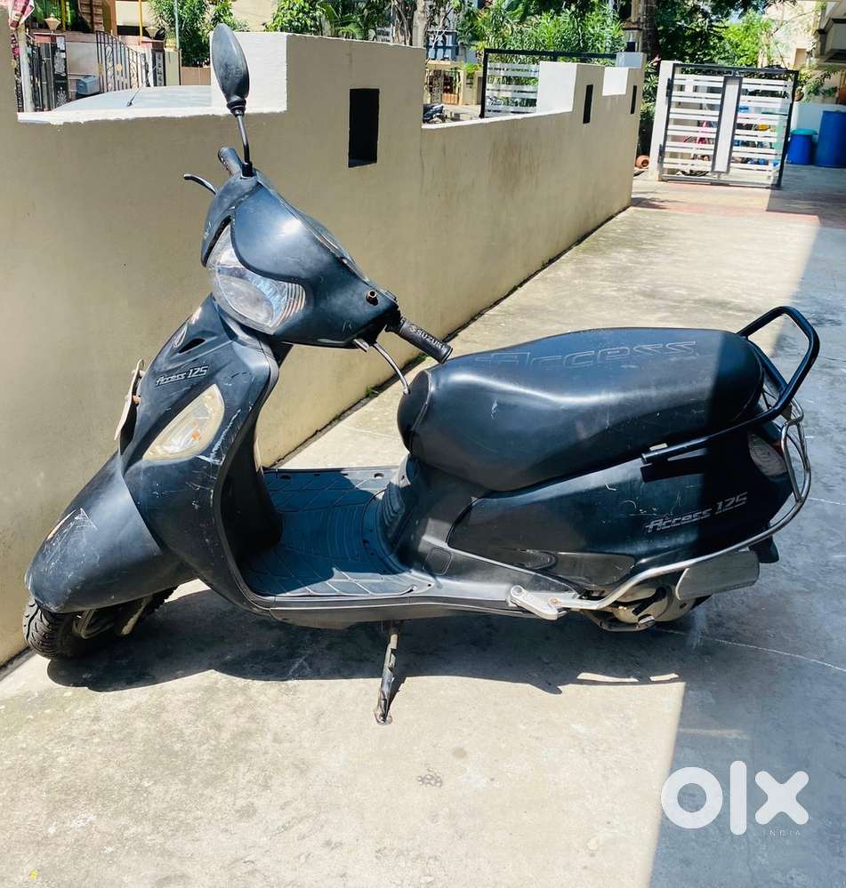 Access 125 black