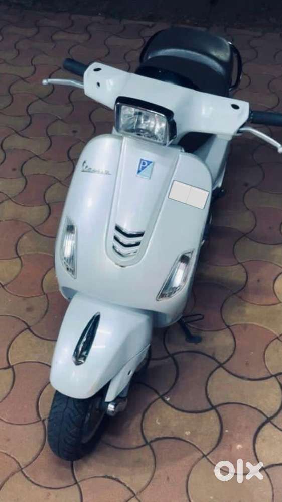 Vespa VXL 150cc pearl white for sale