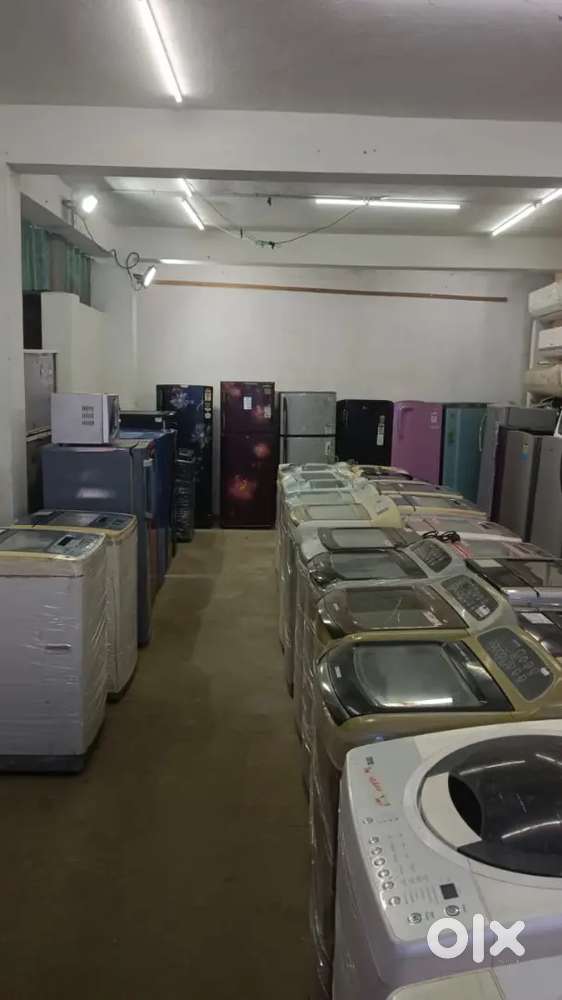 Second hand fridges showroom /+'