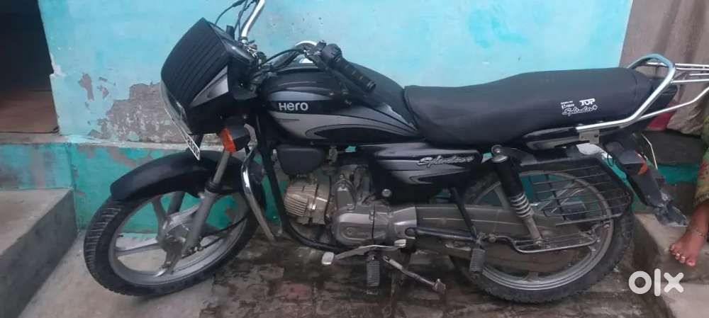 Bike bhaut hi achi hai bhaut jarurat hai tabhi Bach raha hu