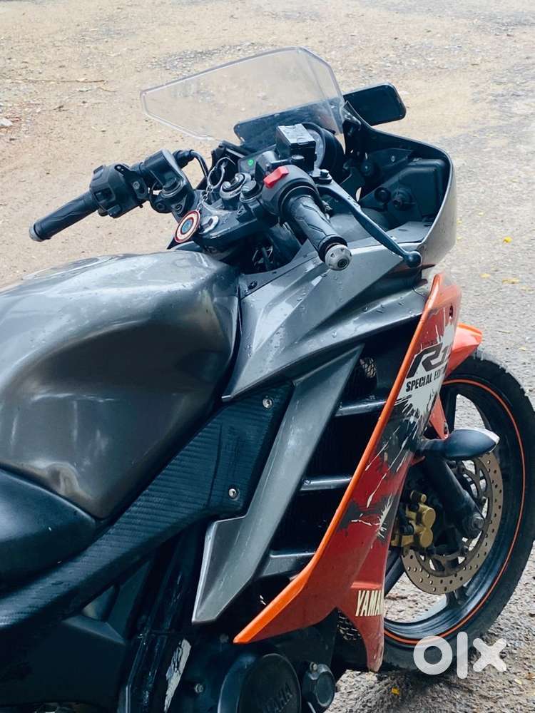 R15 condition bike with issurance and new tryes