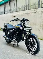 BAJAJ AVENGER 160 STREET