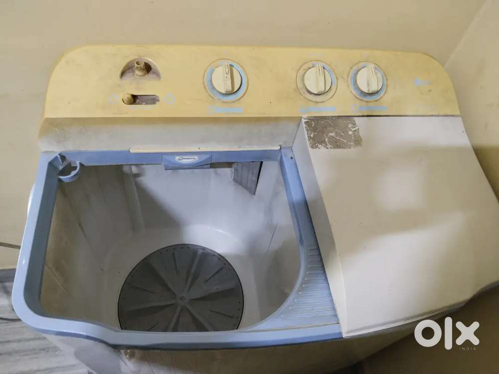 Semi automatic washing machine