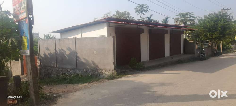 Plot with 3 shops for sale